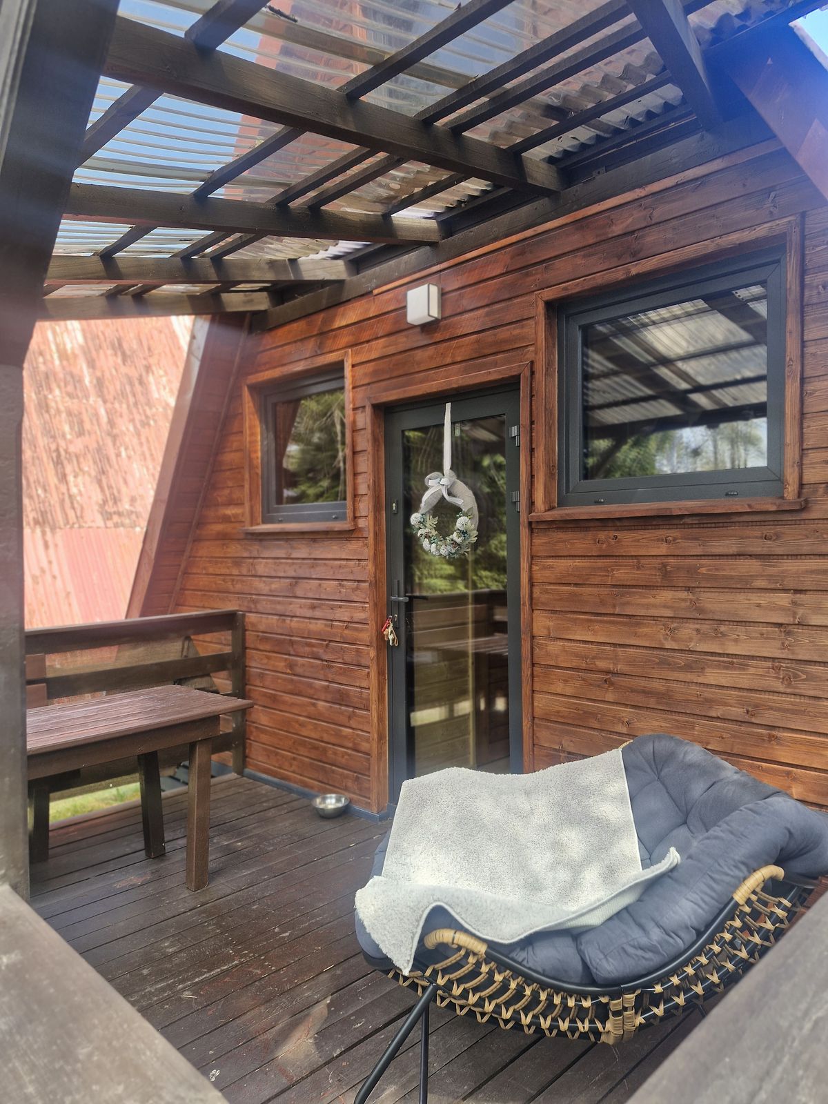 Domek Tleń - taras z miejscem do siedzenia