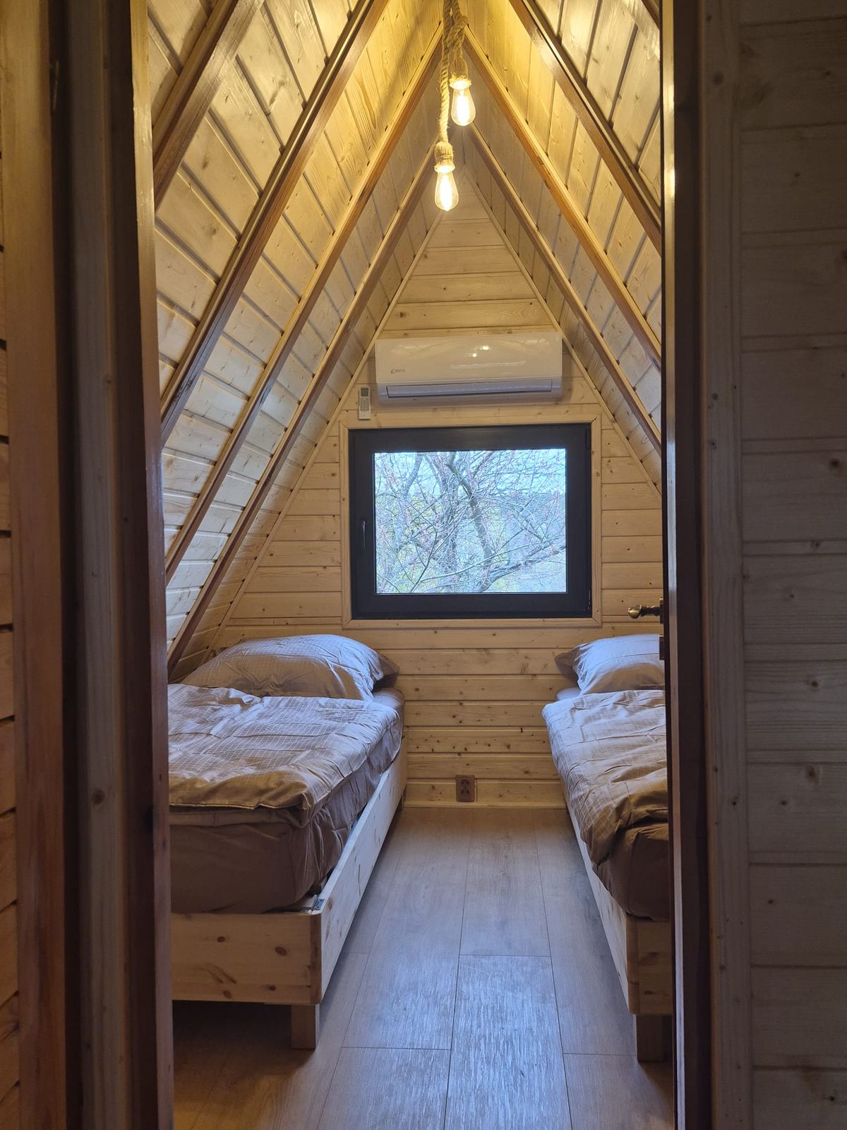 Domek Tleń - przytulna sypialnia z klimatyzacją